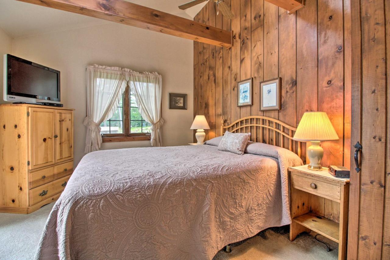 Waterfront Lake George Cabin Walk To Water Exterior photo